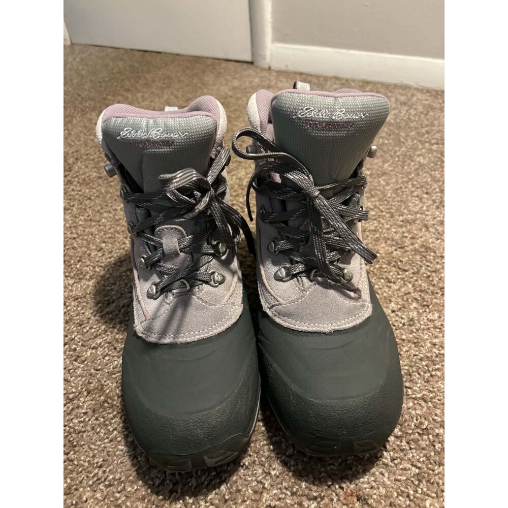 Women's Size 8 Eddie Bauer snow & hiking boots in excellent condition!